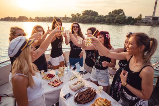 https://www.discoverboating.com/sites/default/files/Bachelorette-Boat-Party.jpg