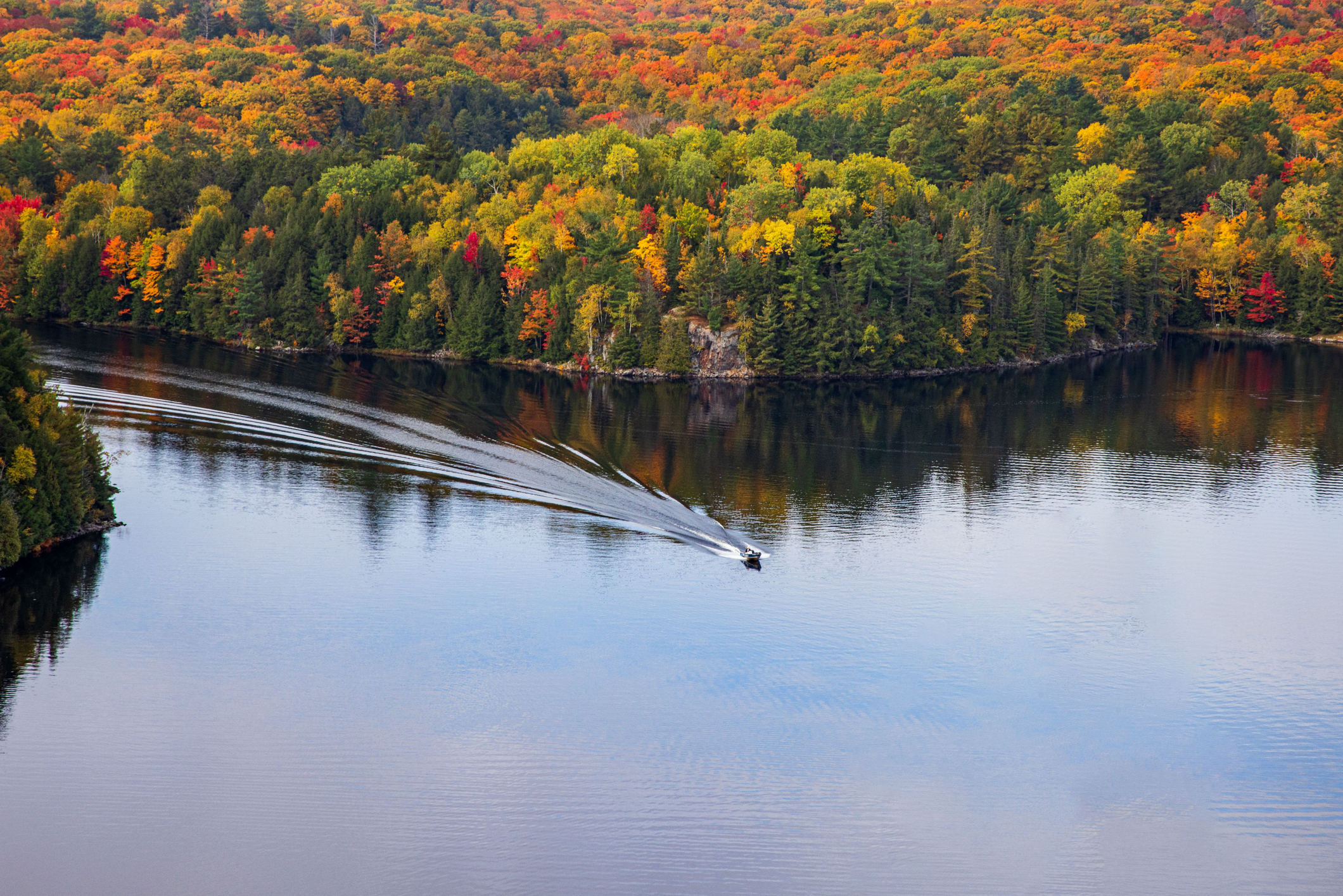 Fall Boating: 7 Reasons to Keep Boating into Autumn
