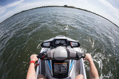 driving-a-waverunner-jet-ski-pwc